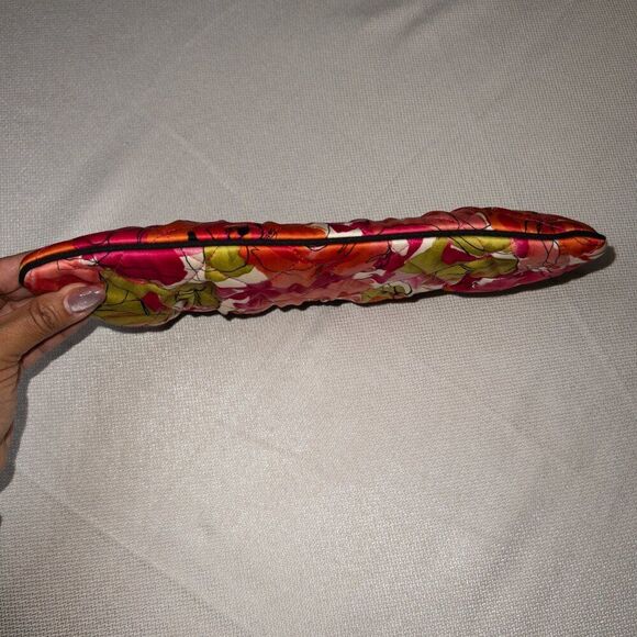 ✨ Vera Bradley Vintage Rose Millie Floral Quilted Satin Clutch ✨ - Picture 9 of 9